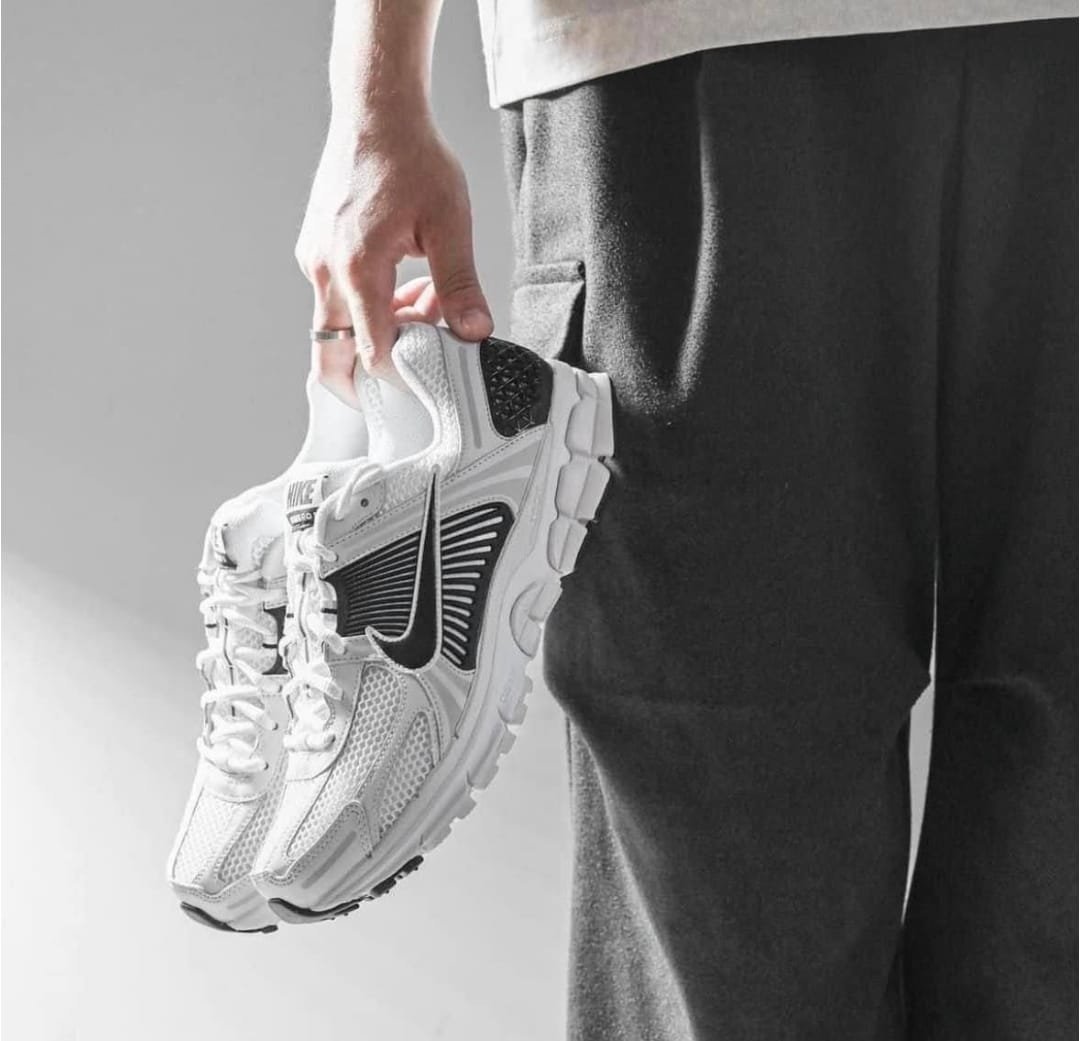 Nike Zoom Vomero 5 Panda - Image 6