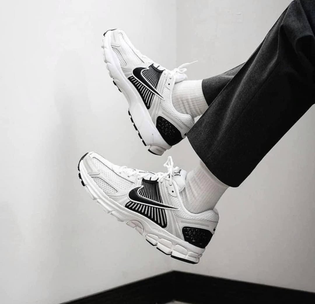 Nike Zoom Vomero 5 Panda - Image 2