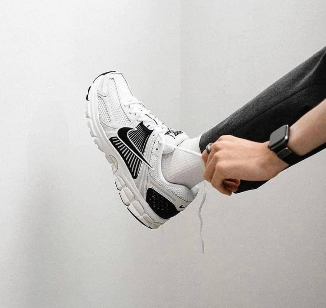 Nike Zoom Vomero 5 Panda - Image 4