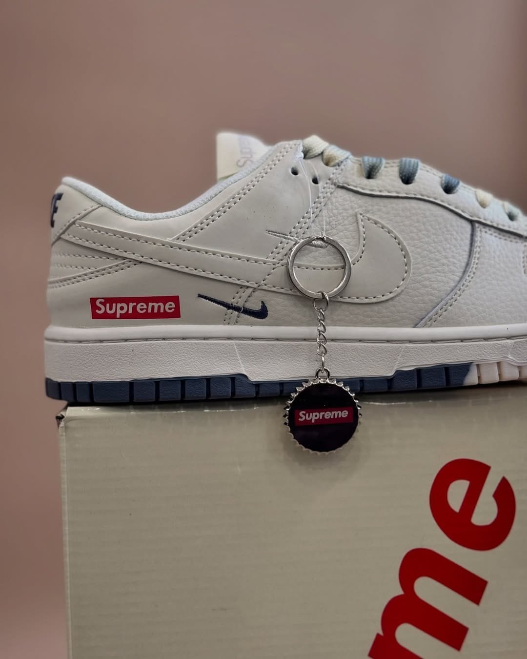 Supreme X Nike SB Dunk Low Made - Image 4