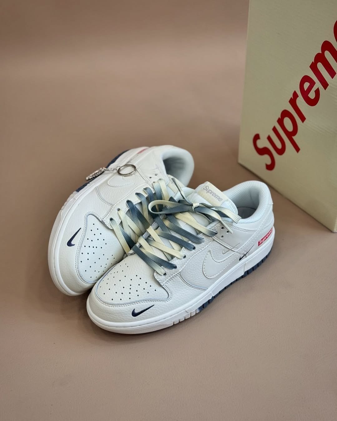 Supreme X Nike SB Dunk Low Made - Image 2