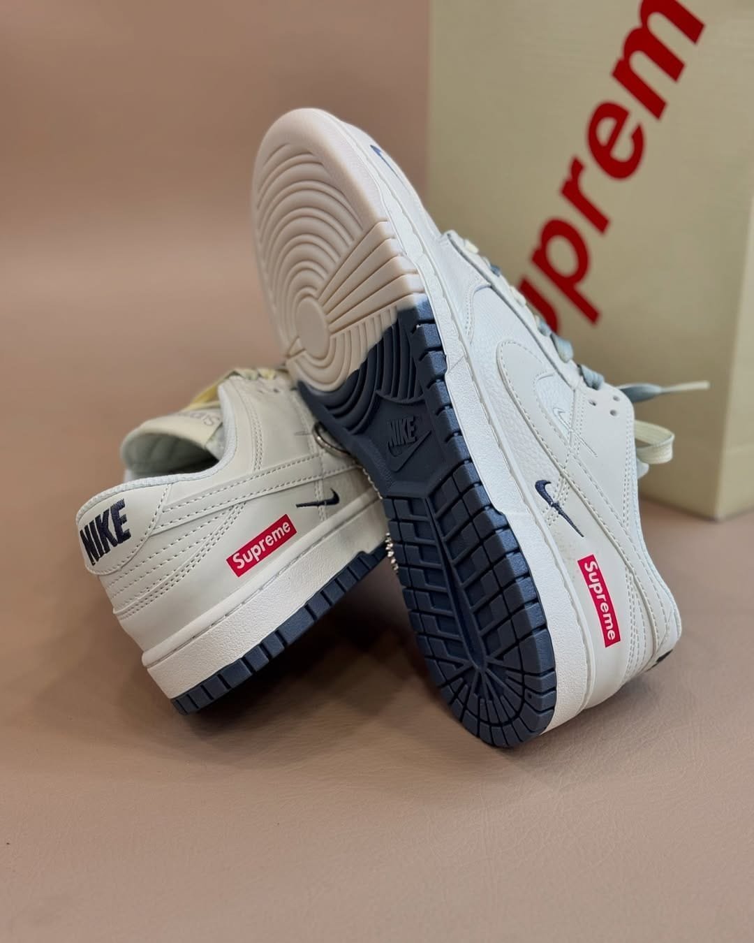 Supreme X Nike SB Dunk Low Made - Image 3