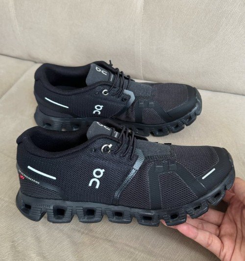 On Cloud 5 Waterproof running black - Image 3