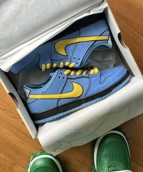 NIKEE SB DUNK LOW THE POWER PUFF BUBBLES - Image 3