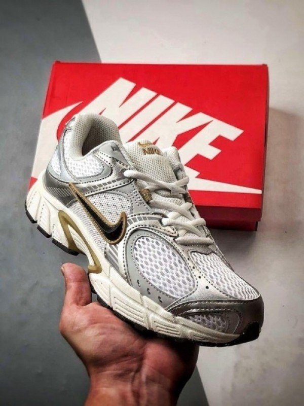 Nik e V5 RNR Parachute Beige Metallic Pewter - Image 5