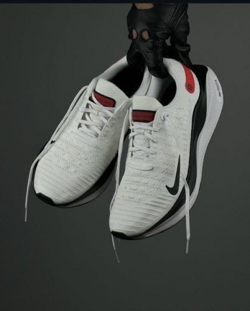 nikee react x infinity run white light crimson