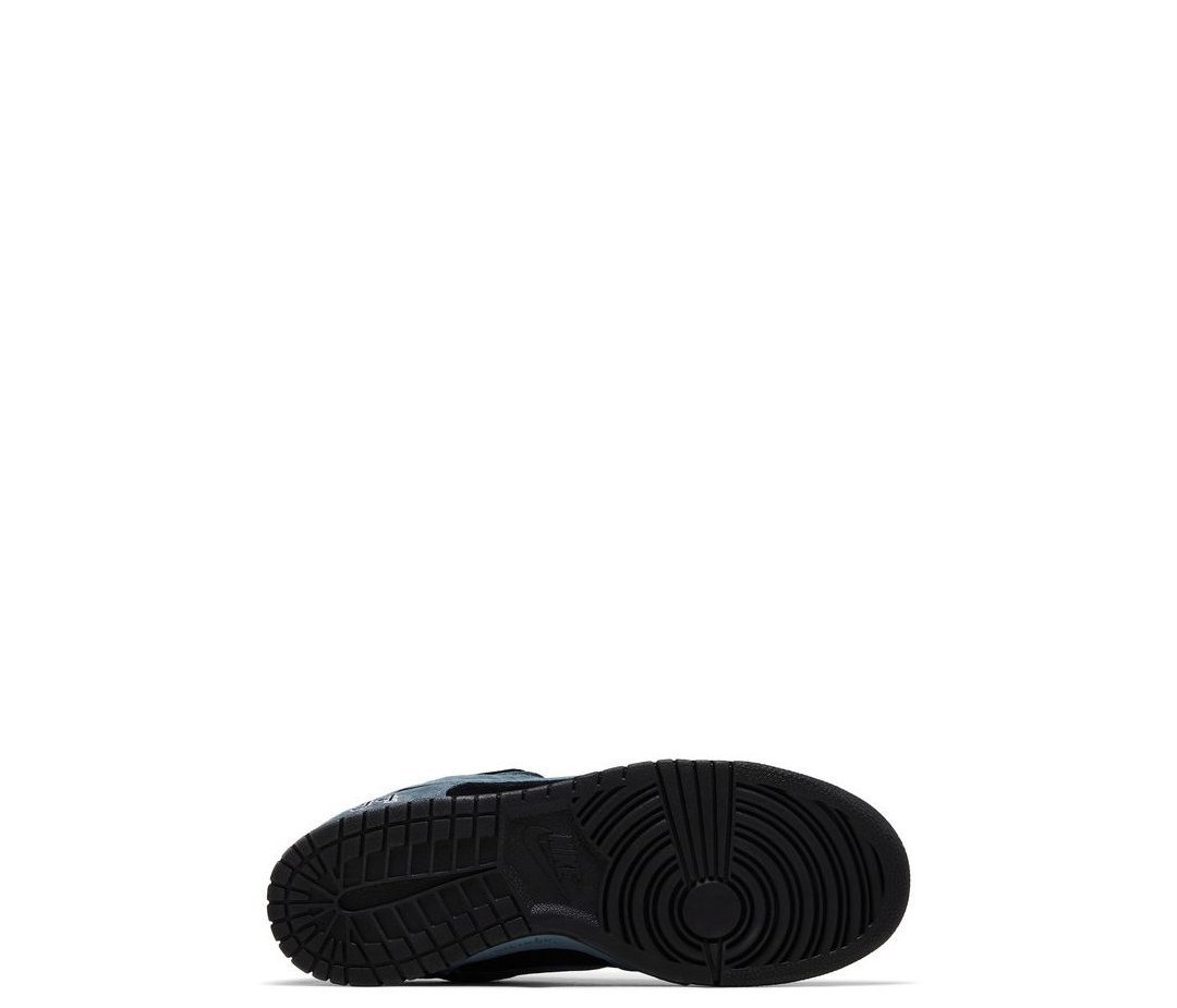 Supreme x Nike Dunk Low SB 'Ocean Fog' - Image 5