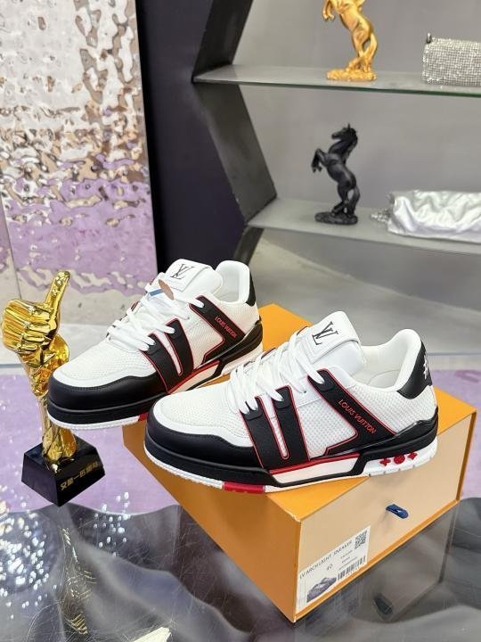 LOUI.S VUITTON ICONIC TRAINER WHITE RED - Image 3