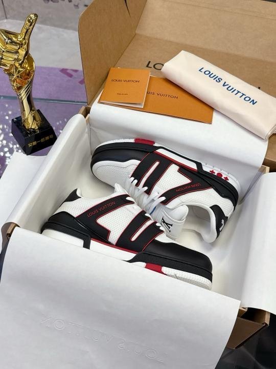 LOUI.S VUITTON ICONIC TRAINER WHITE RED - Image 4