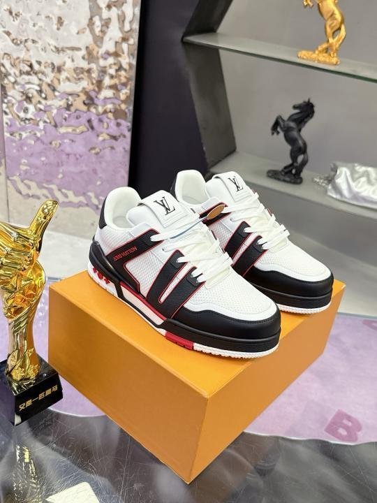 LOUI.S VUITTON ICONIC TRAINER WHITE RED - Image 2