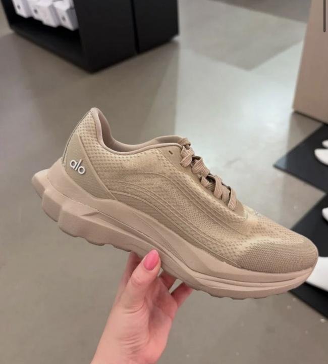 Alo Runner Gravel sand