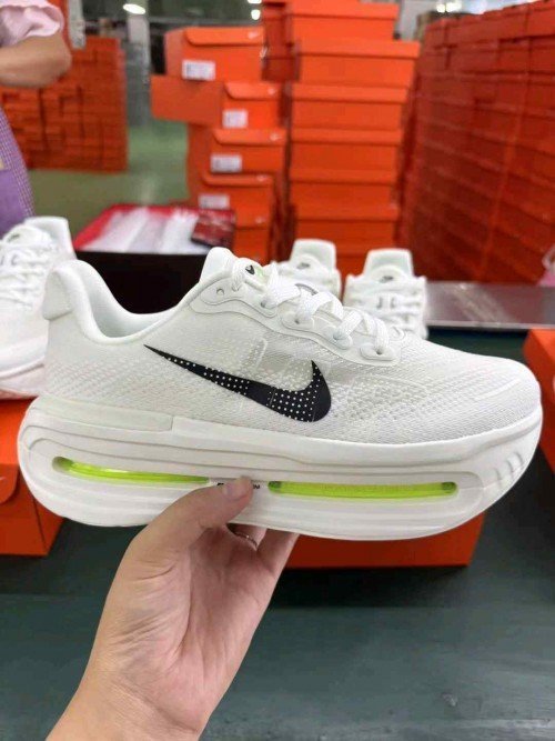 Nikee Vomero Premiume white green - Image 3