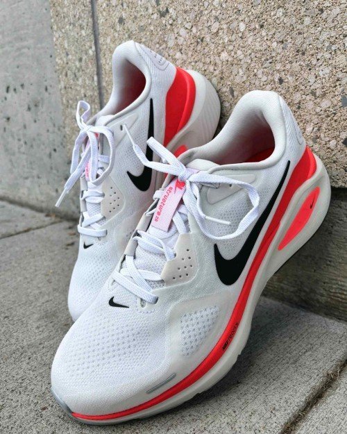 Nikee Running Structure 26 trainers White orange - Image 2