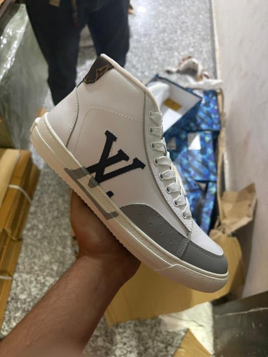 LOUISS VUITTON X CHARLIE PREMIUM SNEAKER - Image 4