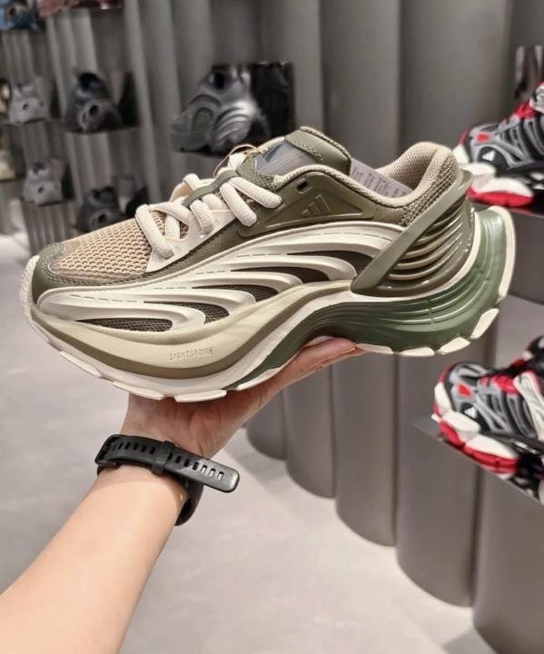 ADIDA.S XLG METAWAVE LIGHT BROWN - Image 3