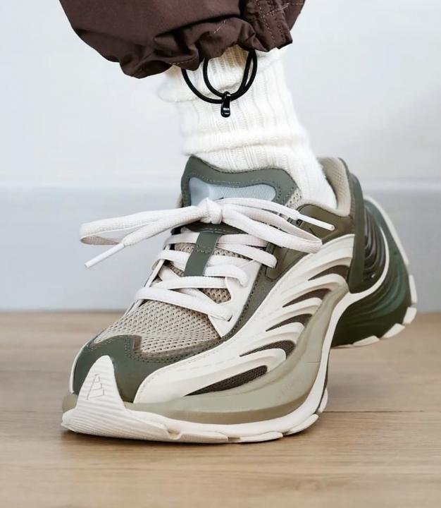 ADIDA.S XLG METAWAVE LIGHT BROWN