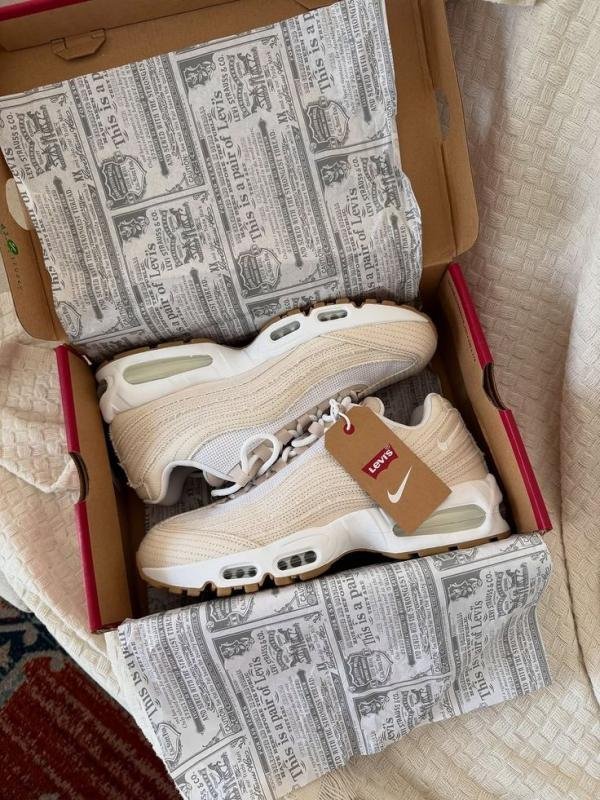 Levis x Air Max 95 OG Light Orewood Brown - Image 4