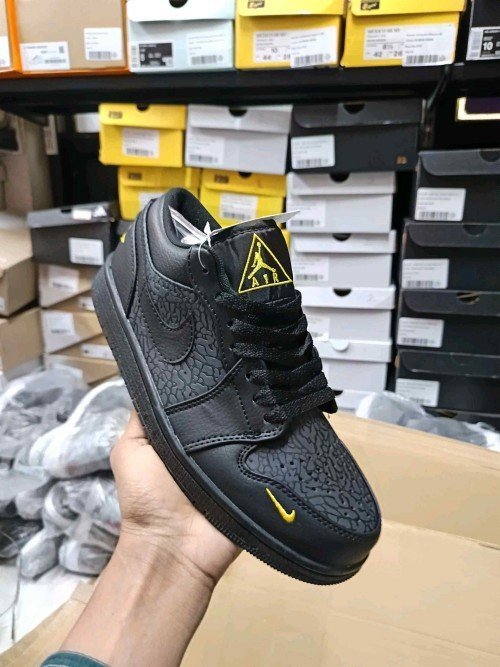Nikee Air Jordan 1 Low SE Black Anthracite Tour Yellow 427 - Image 3