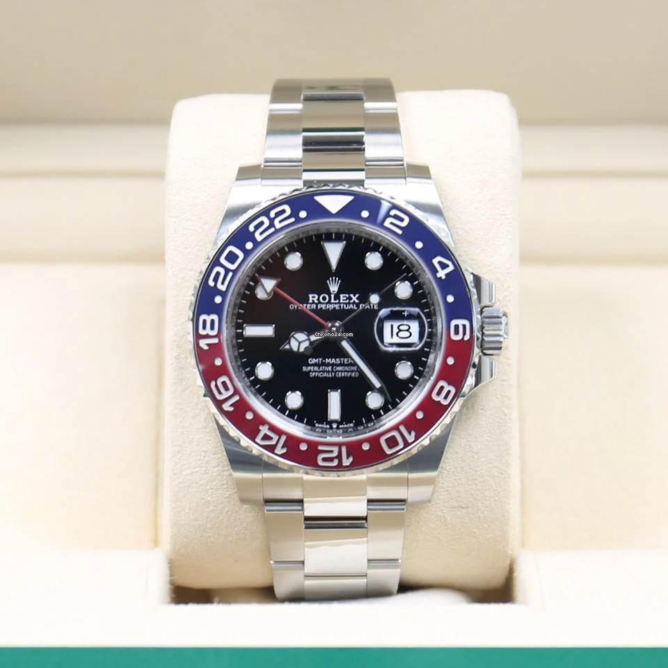 GMT-Master II red and blue Cerachrom bezel black dial - Image 4