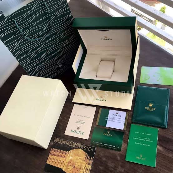 ROLEX OYSTER PERPETUAL YACH MASTER (SILVER/BLACK) WATCH - Image 4