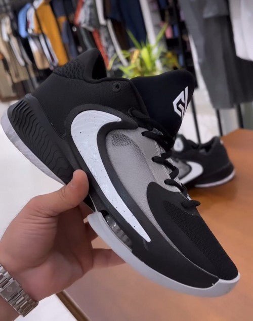 Branded Zoom Freak 4 Black White Light Smoke Grey - Image 2