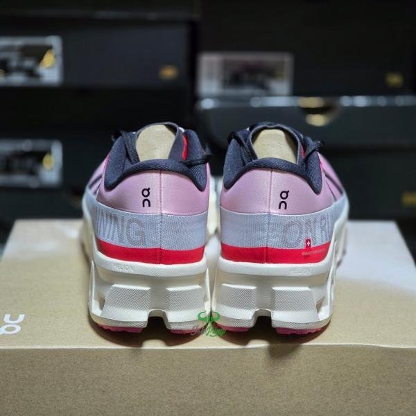 On Cloudmonster Hyper running shoes in a redcream TOP BATCH UA - Image 5