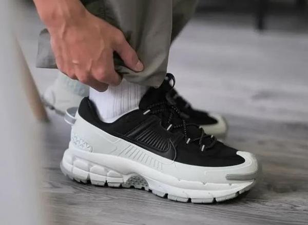 Nike Zoom Vomero Roam TOP BATCH UA - Image 4