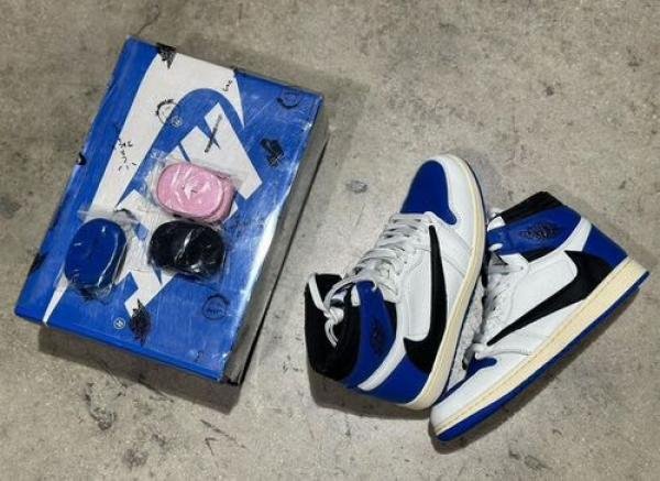 AIR JORDAN RETRO 1 TRAVIS SCOTT FRAGMENT HIGH LONG TOP BATCH UA - Image 4