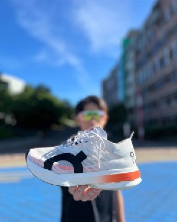 ON RUNNING CLOUD Stike BOOM WHITE with cloud extra insole TOP BATCH UA - Image 3