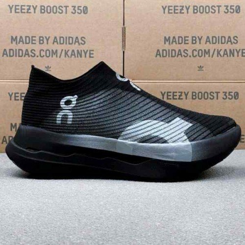 ON RUNNING CLOUD BOOM STRIKE LS BLACK  TOP BATCH UA - Image 2