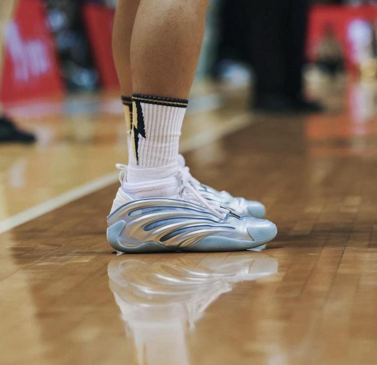 ADIDAS HARDEN VOLUME 9 GLOW BLUE TOP BATCH UA - Image 3