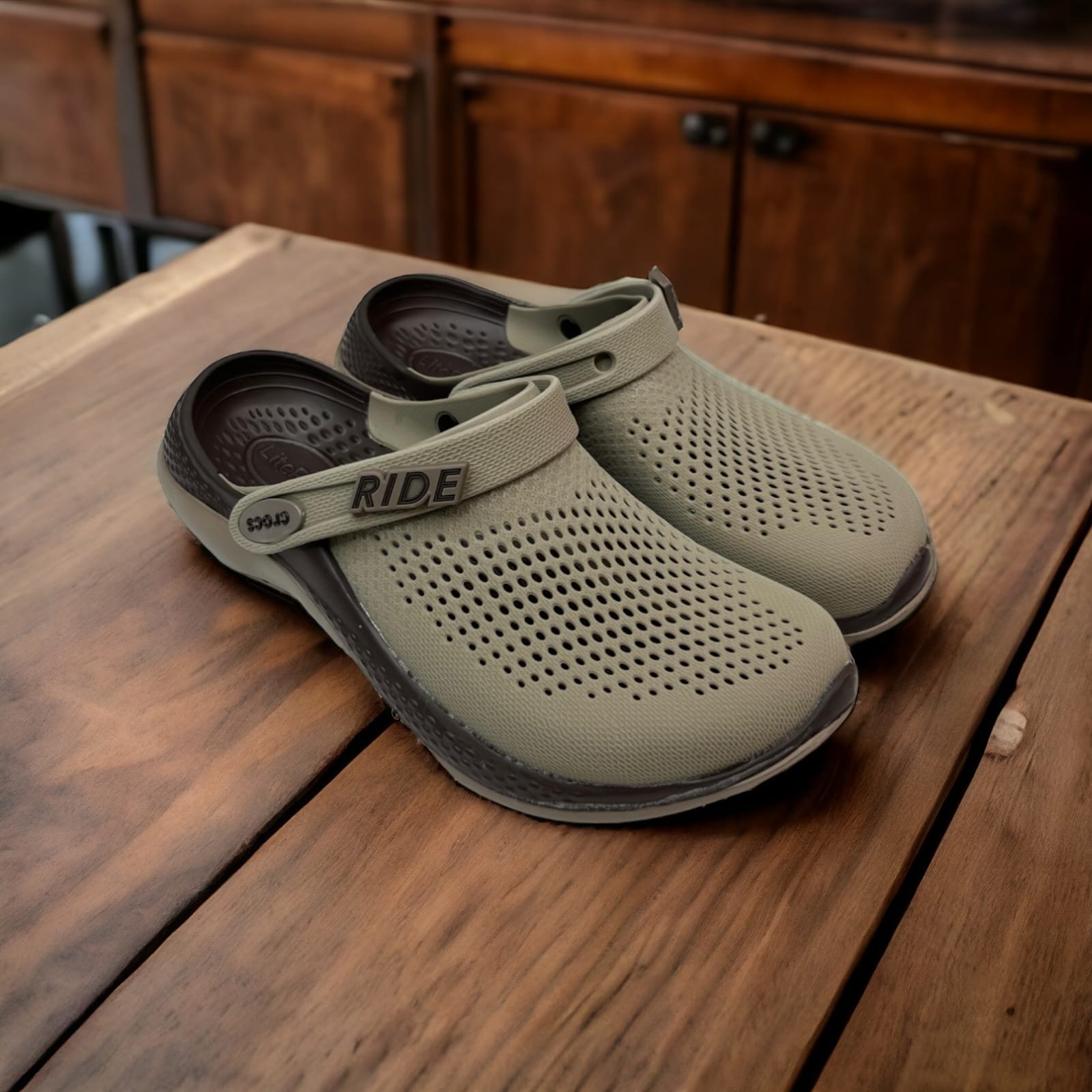 CROCS LITERIDE 360 CLOGS ( BEIGE )