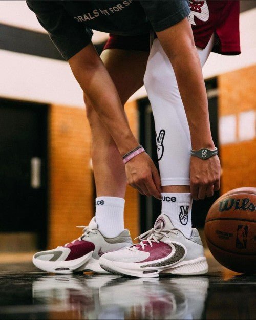 Branded Zoom Freak 4 Colosseum Light Bone/Sweet Beet - Image 3