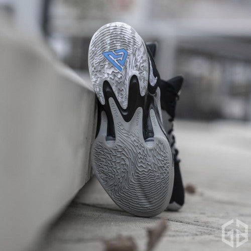 Branded Zoom Freak 4 Black White Light Smoke Grey - Image 3