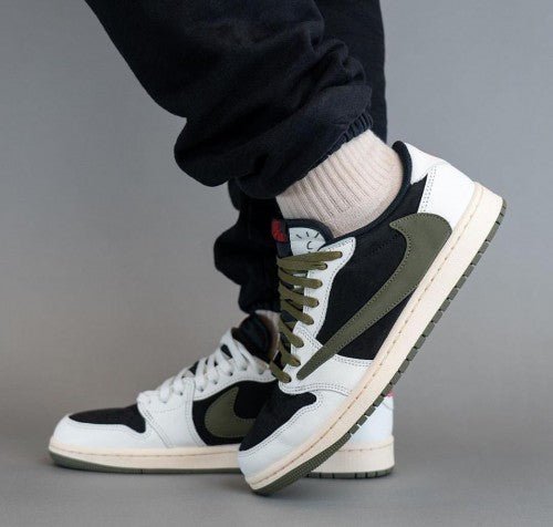 Branded Sneakers Travis Fragment Low Olive Green